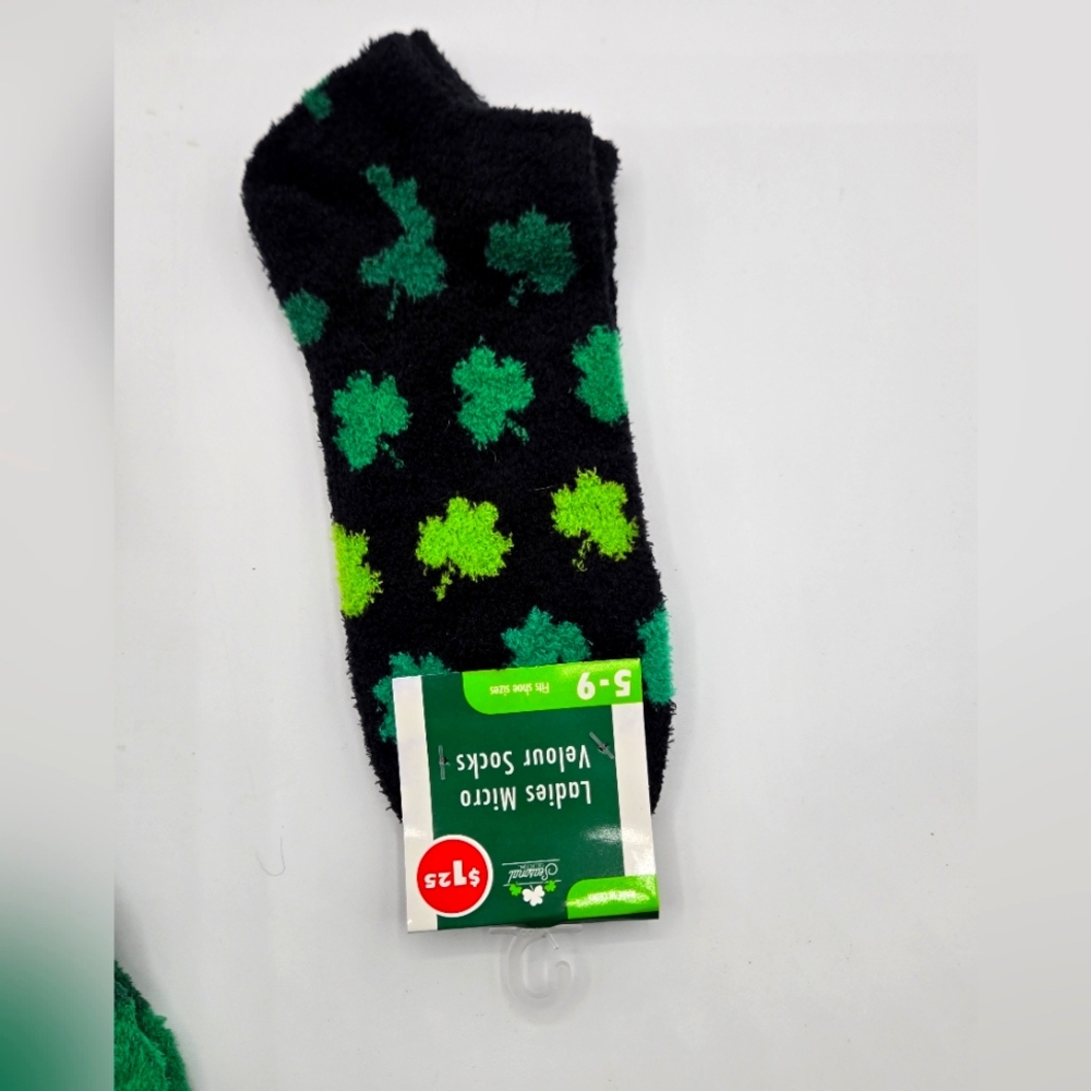 HOLIDAY SOCKS NWT Lot 8 Pks Total Christmas Halloween St. Patrick V-day Sz 9 - Picture 8 of 11